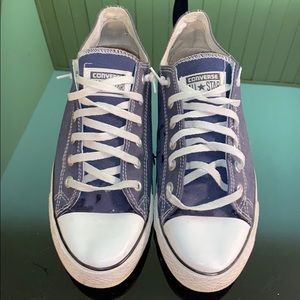 Navy blue men’s converse